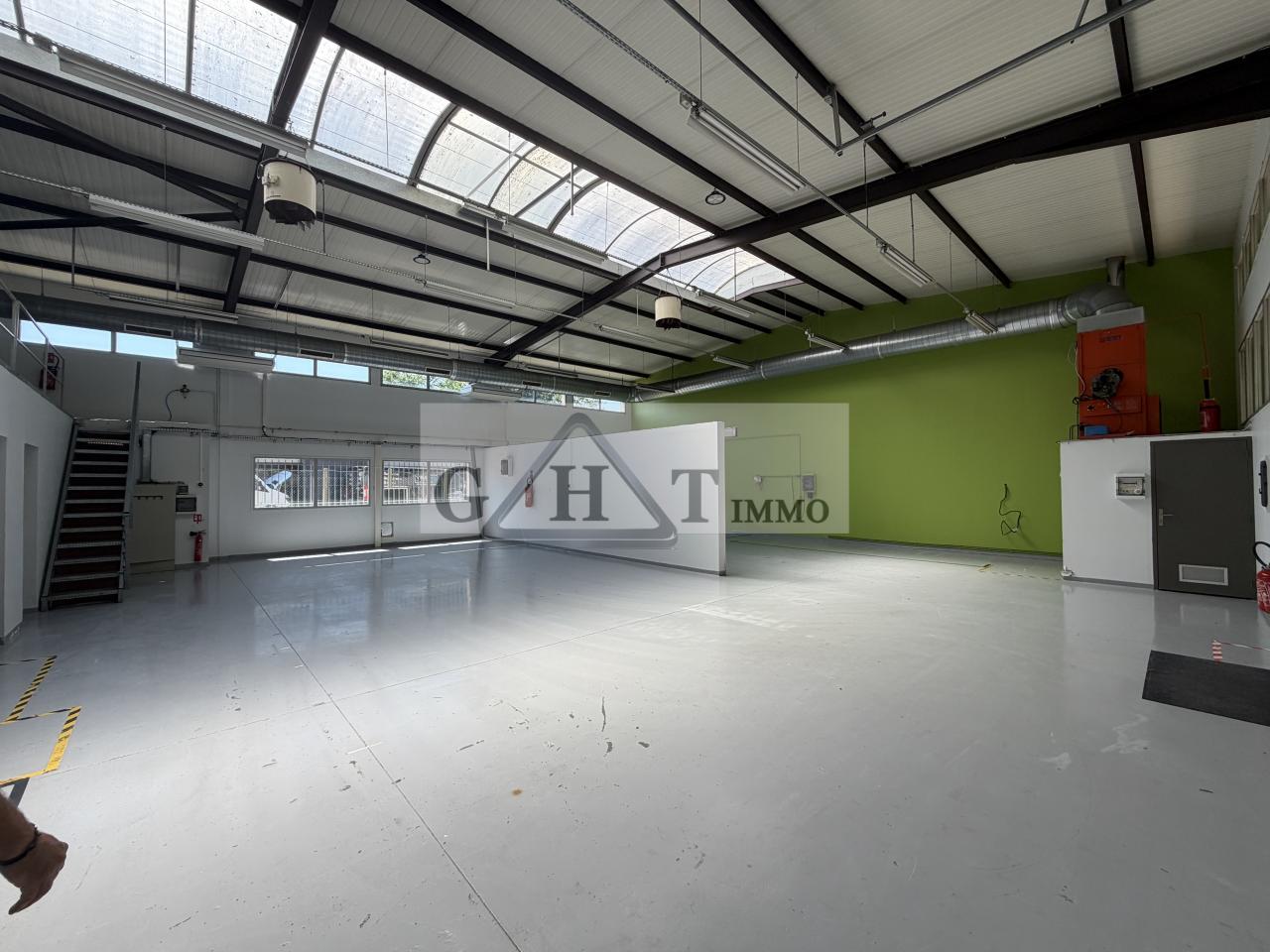 Entrepôt Bureaux