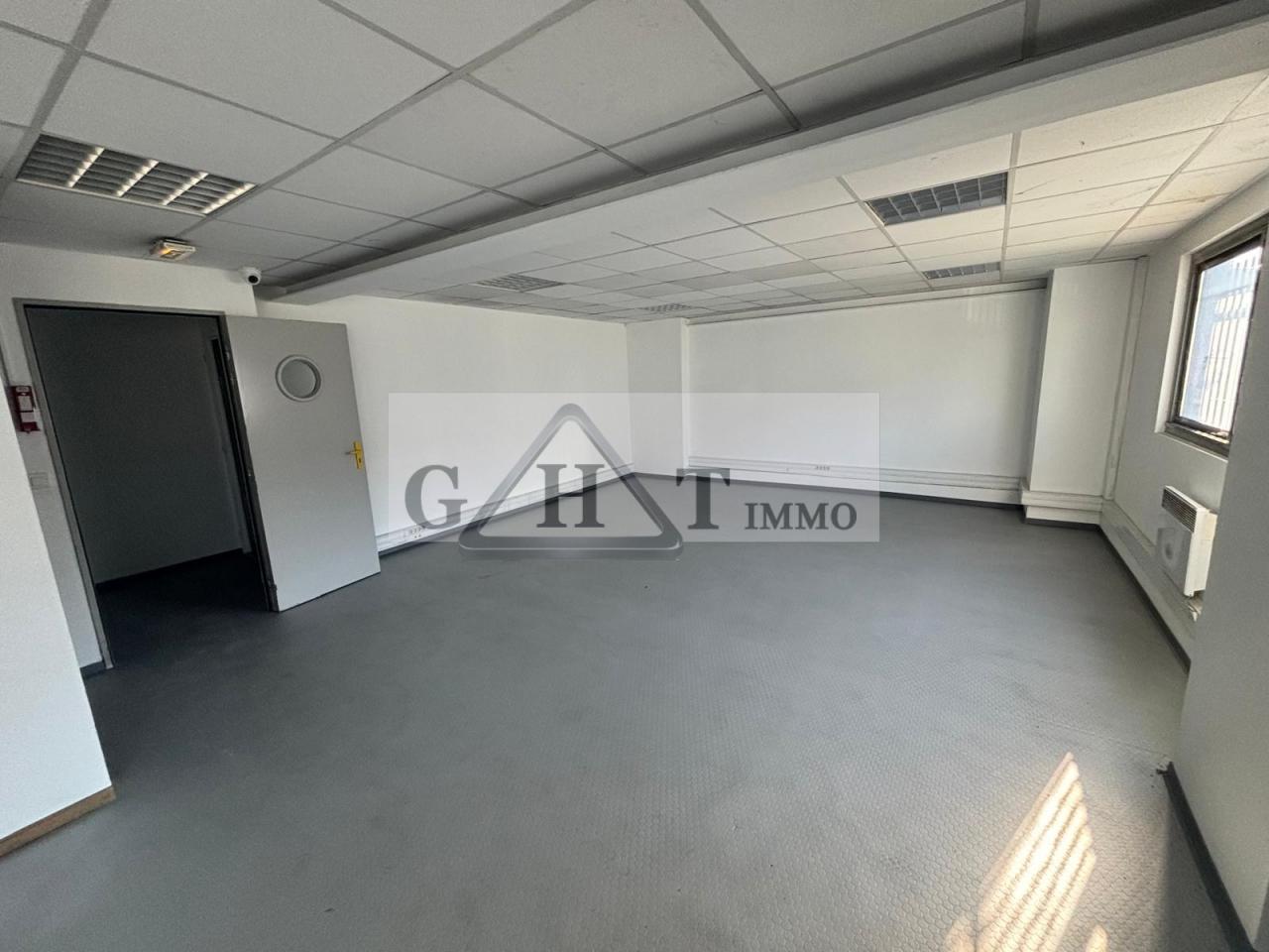 Entrepôt Bureaux