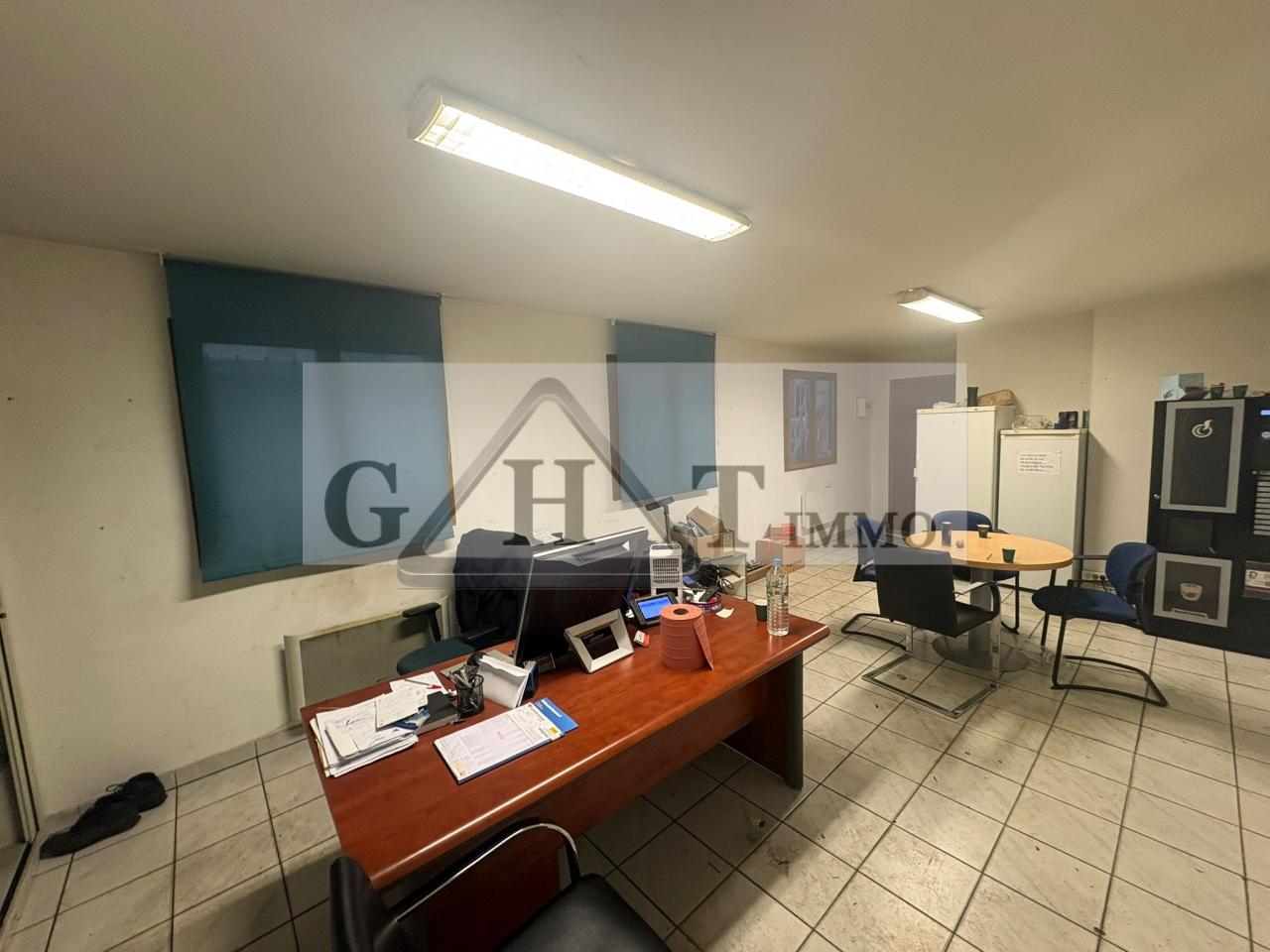 Entrepôt Bureaux