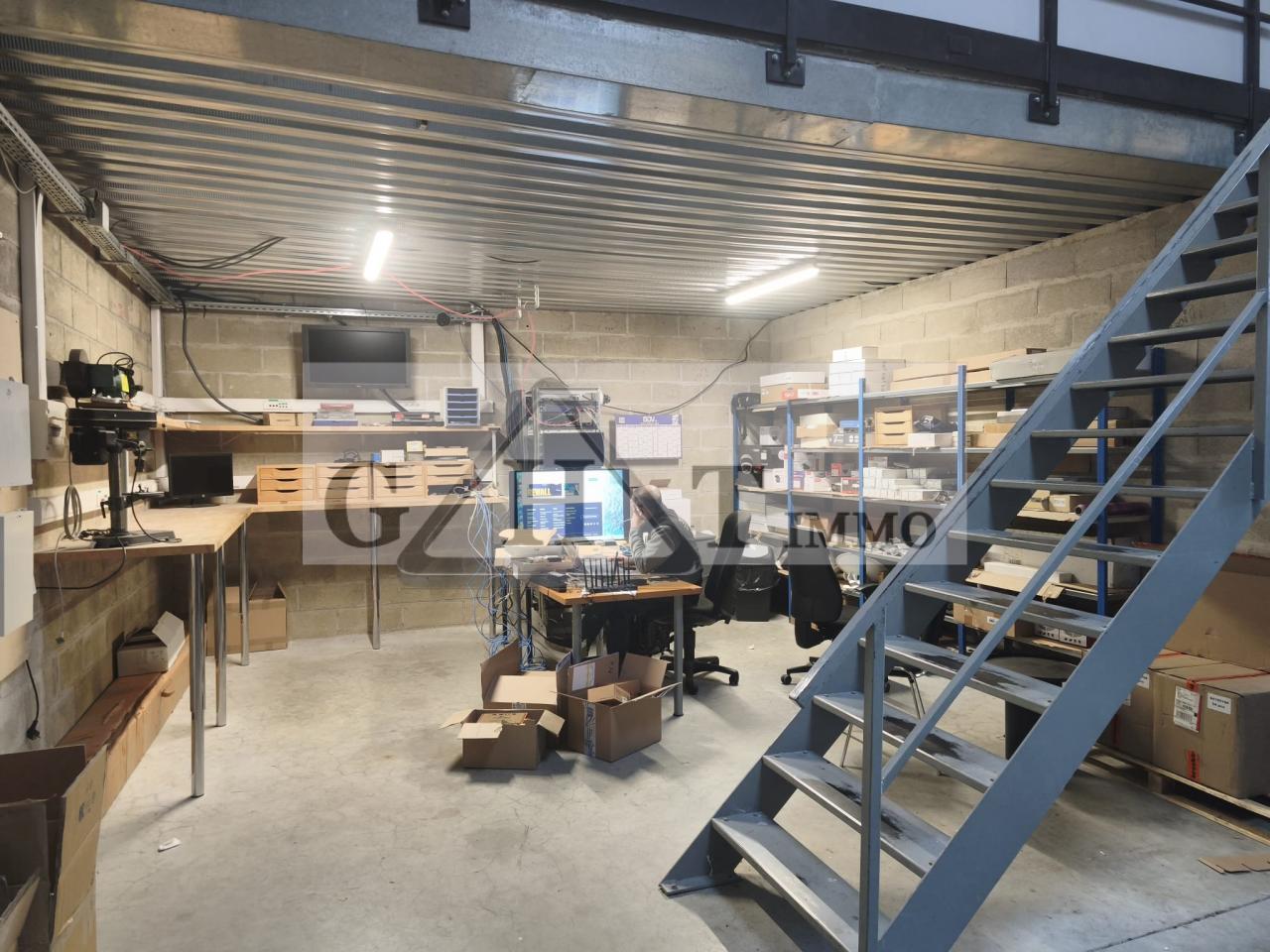 Entrepôt Bureaux