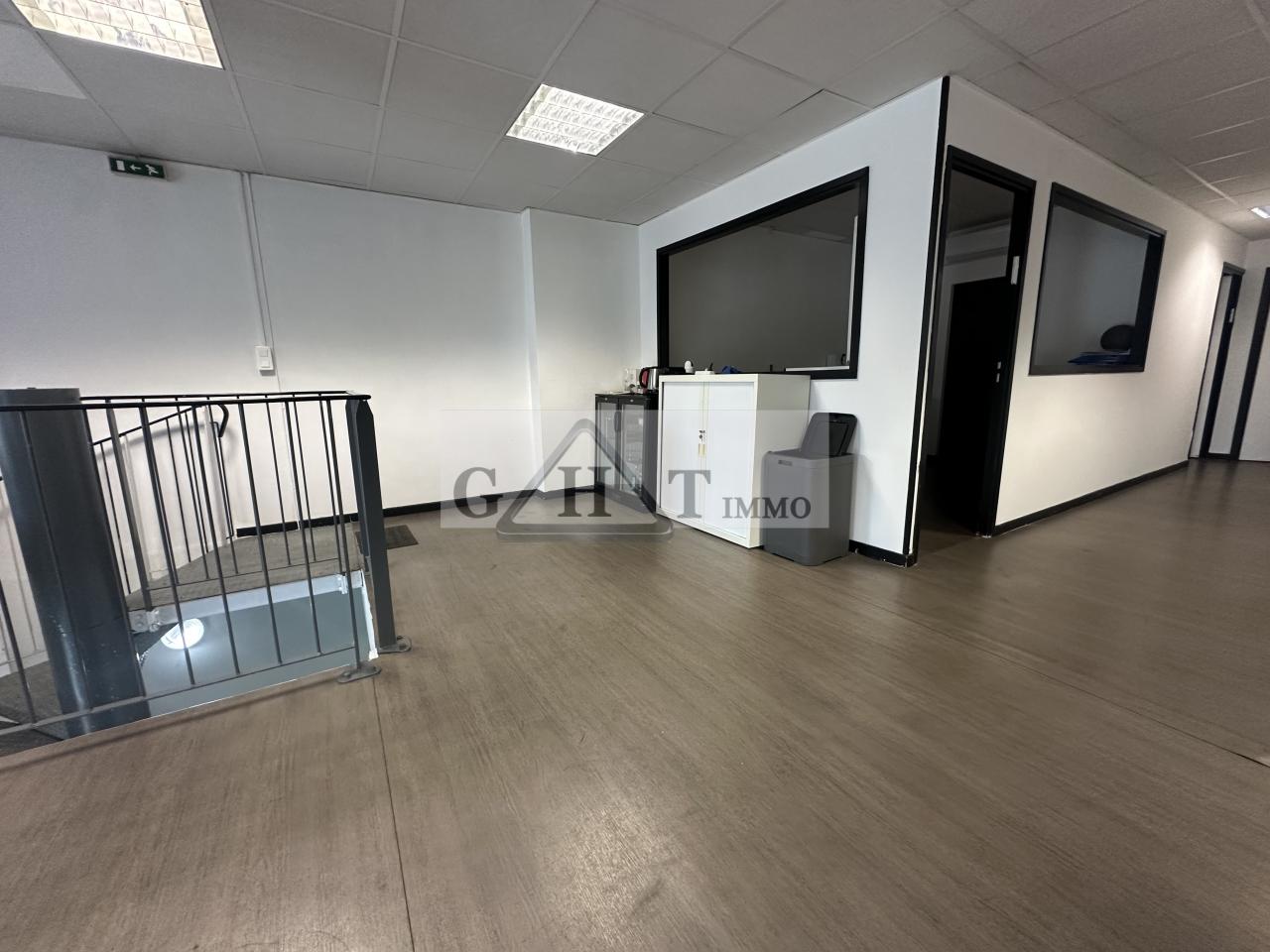 Entrepôt Bureaux