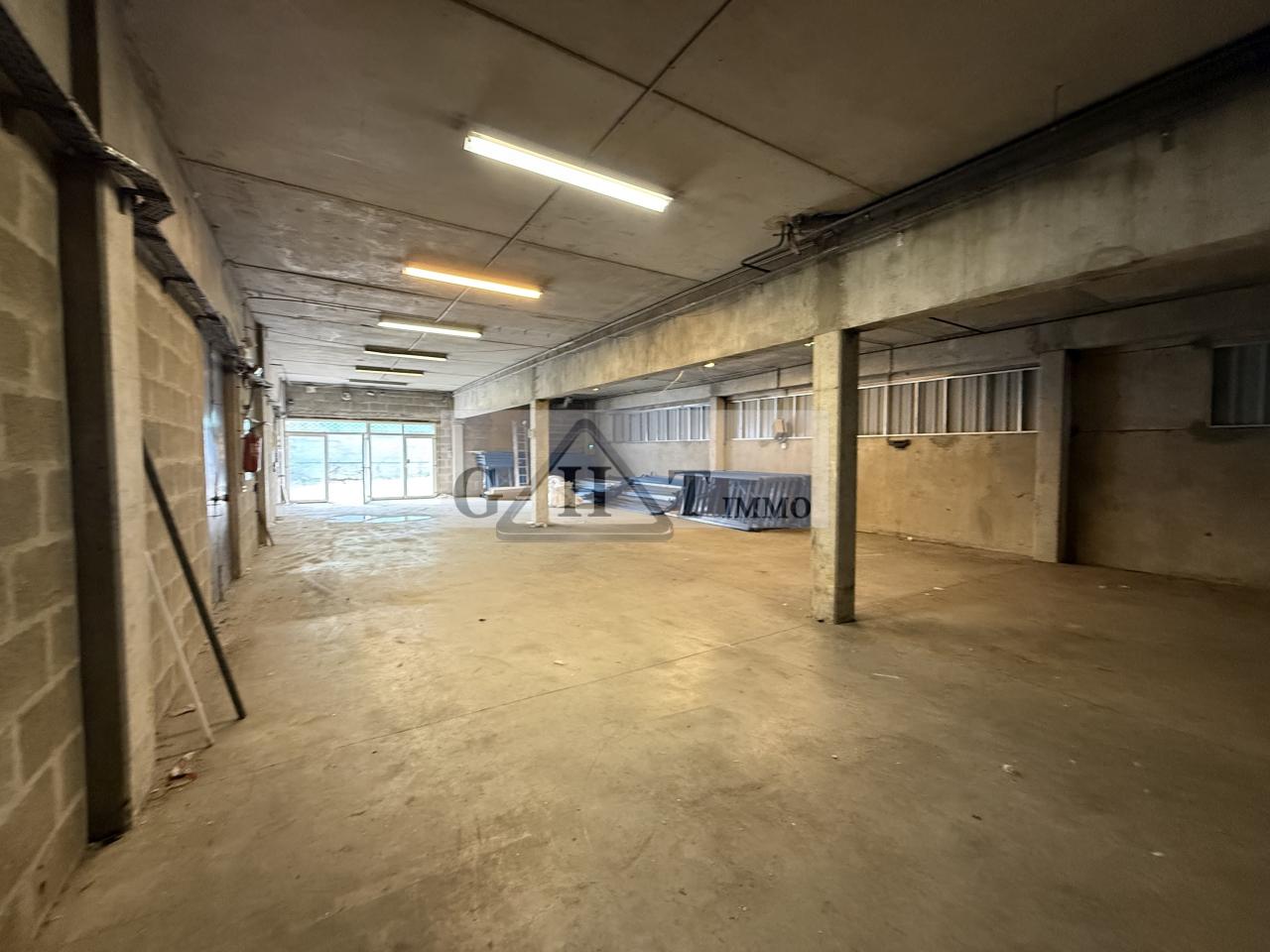 Entrepôt Bureaux