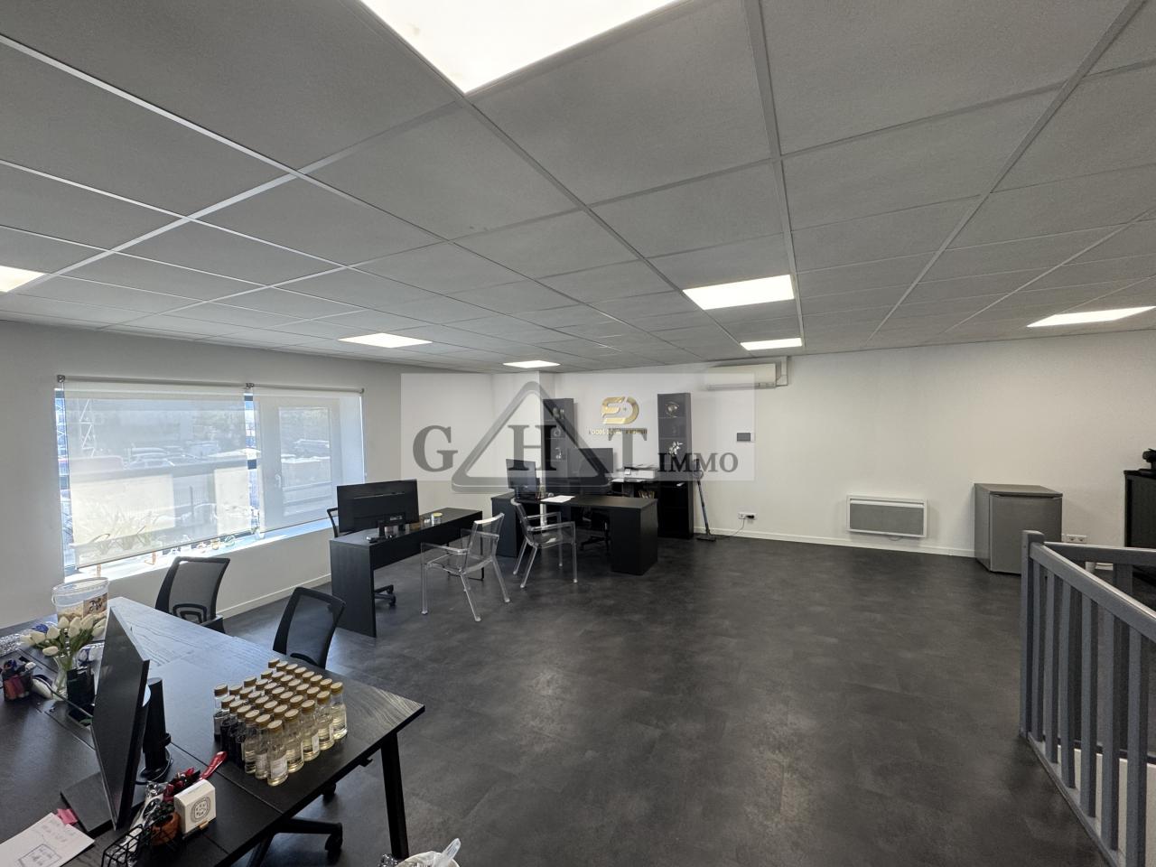 Entrepôt Bureaux