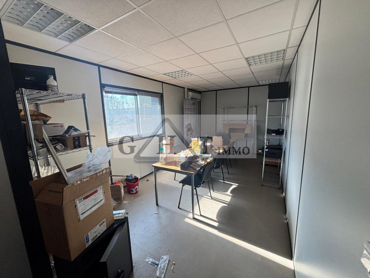 Entrepôt Bureaux