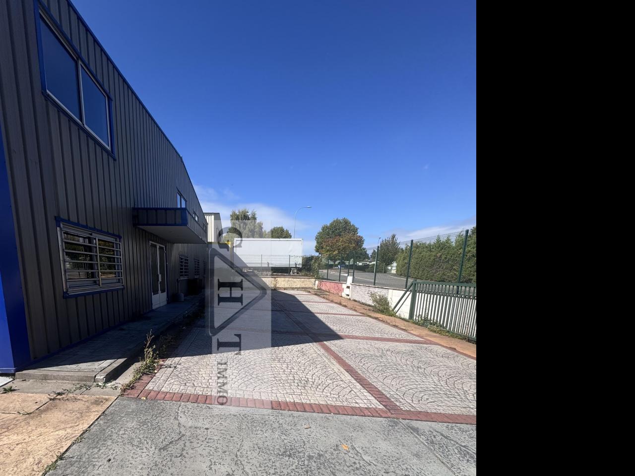 Entrepôt Bureaux