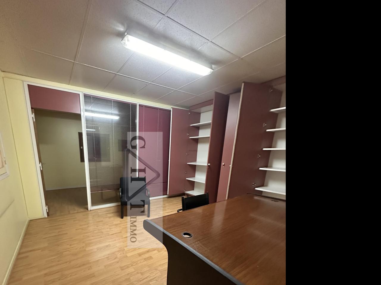 Entrepôt Bureaux