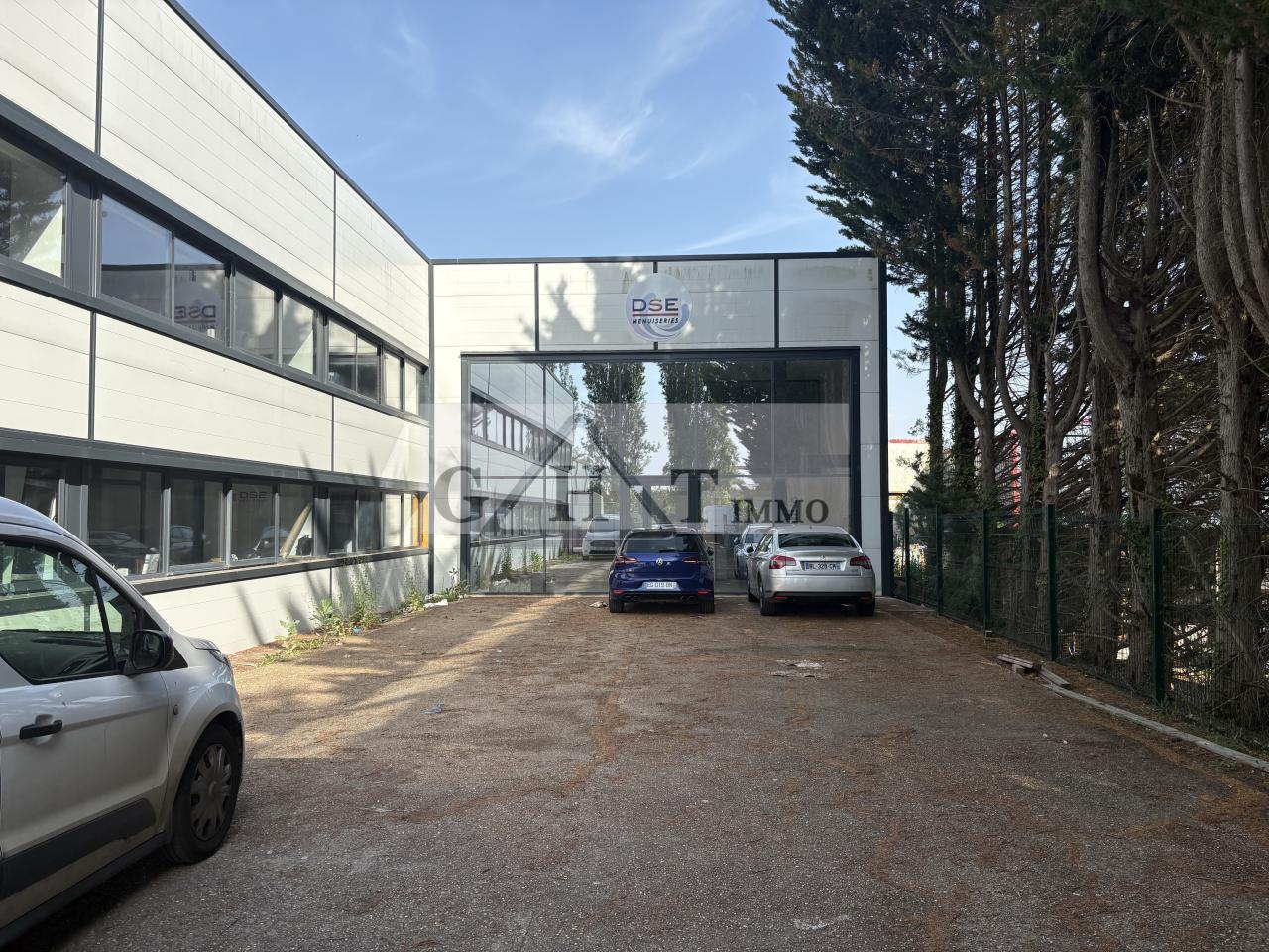 Entrepôt Bureaux