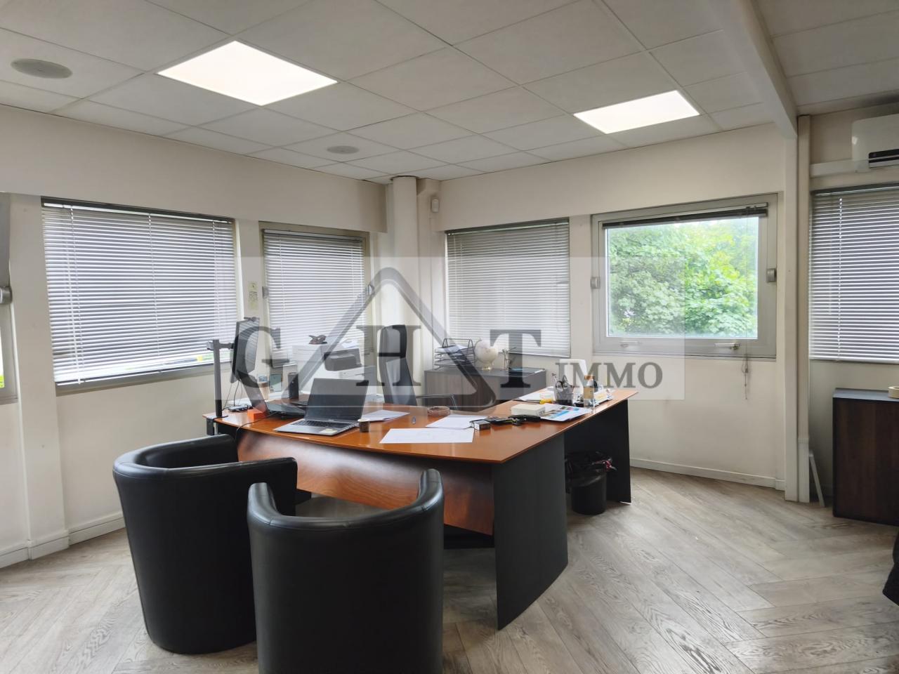 Entrepôt Bureaux