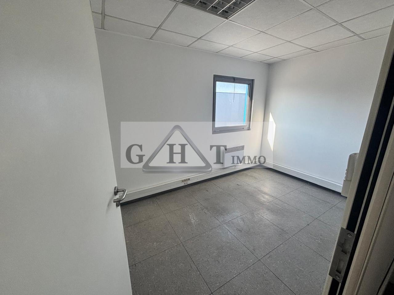 Entrepôt Bureaux