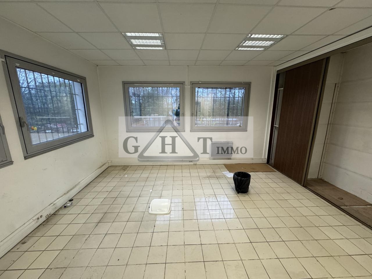 Entrepôt Bureaux