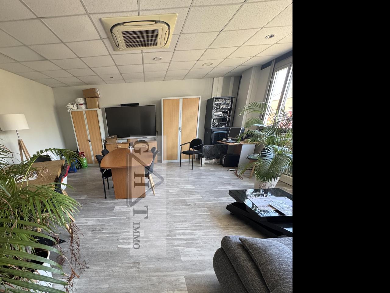 Entrepôt Bureaux