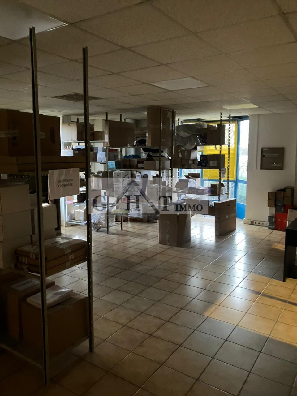 Entrepôt Bureaux