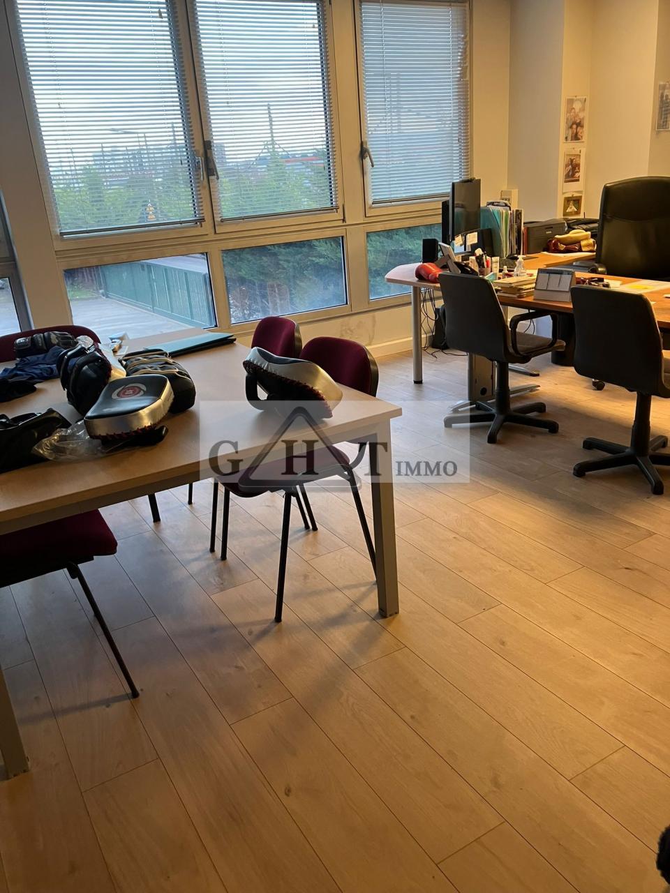 Entrepôt Bureaux