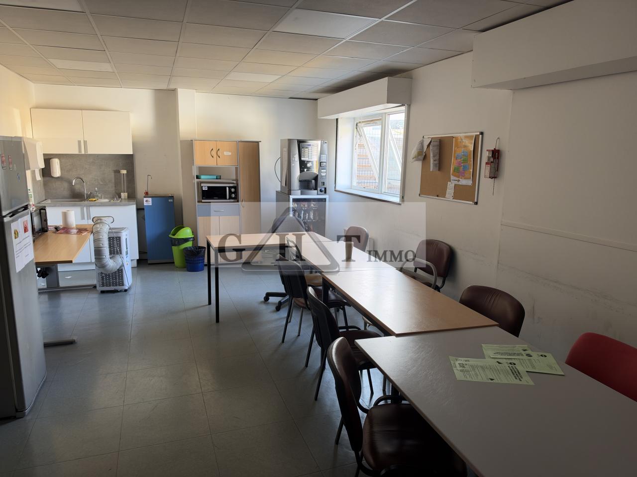 Entrepôt Bureaux