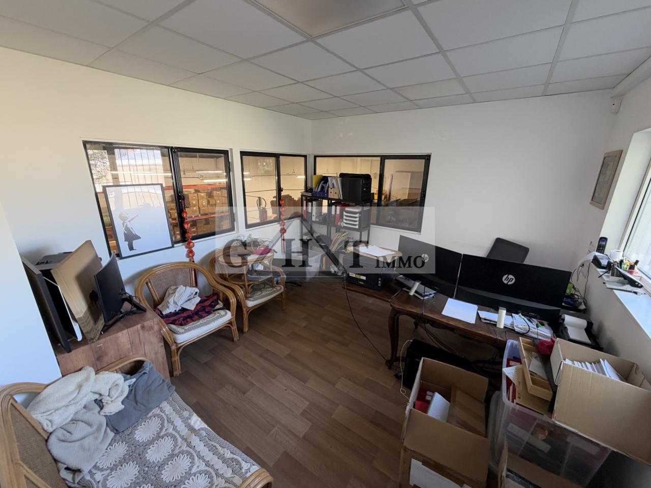 Entrepôt Bureaux
