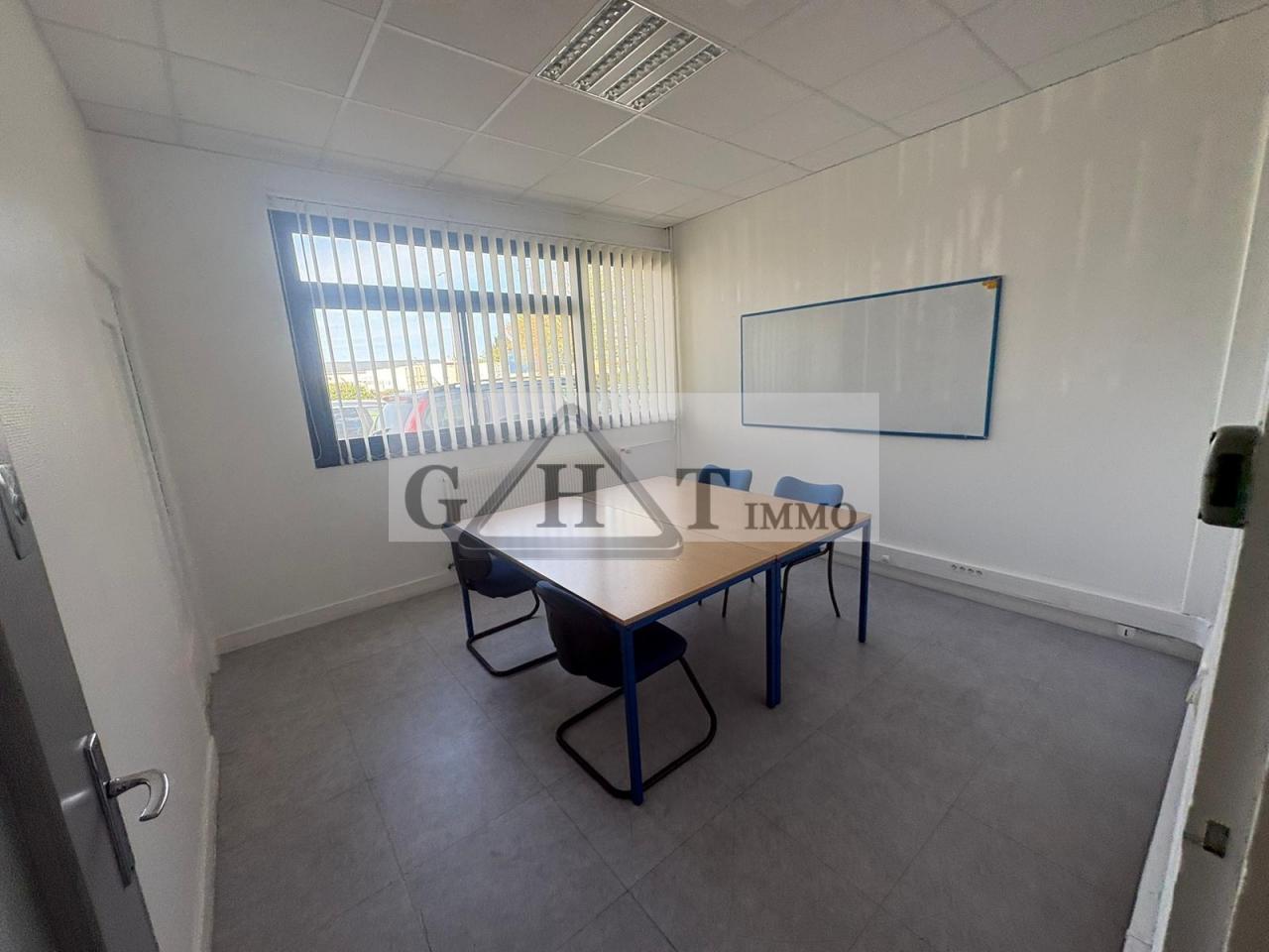 Entrepôt Bureaux