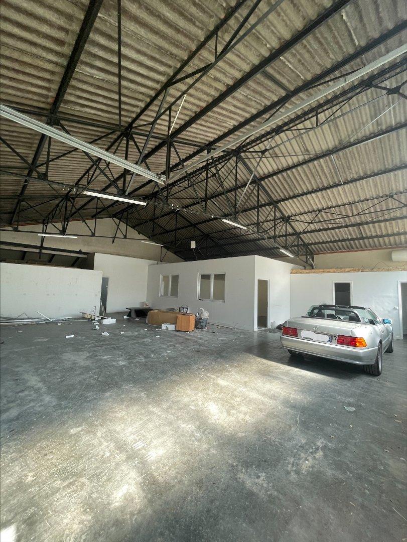 280m2 Example ENTREPôT BUREAUX / 280m2 - A louer - GHT IMMO