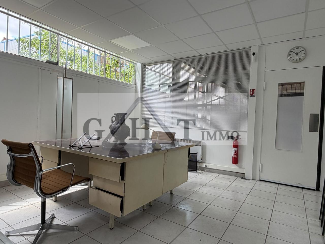 Entrepôt Bureaux