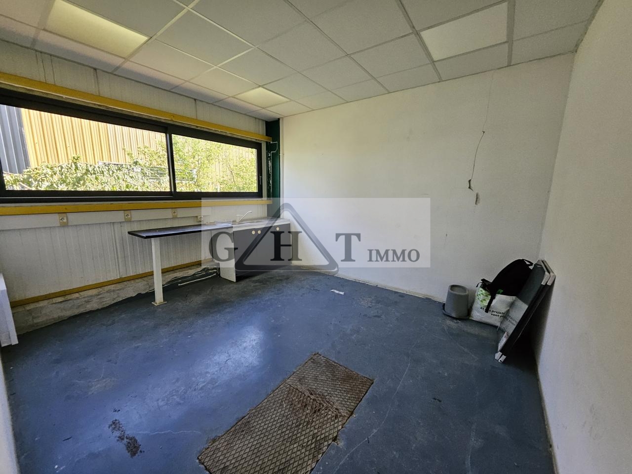 Entrepôt Bureaux
