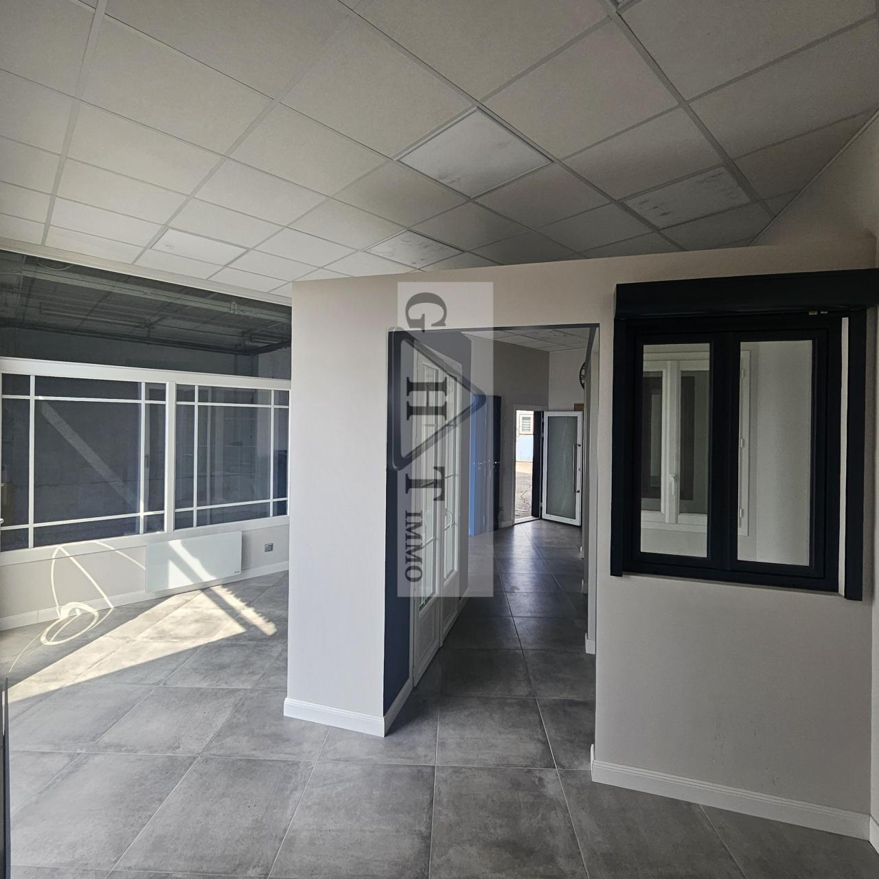 Entrepôt Bureaux