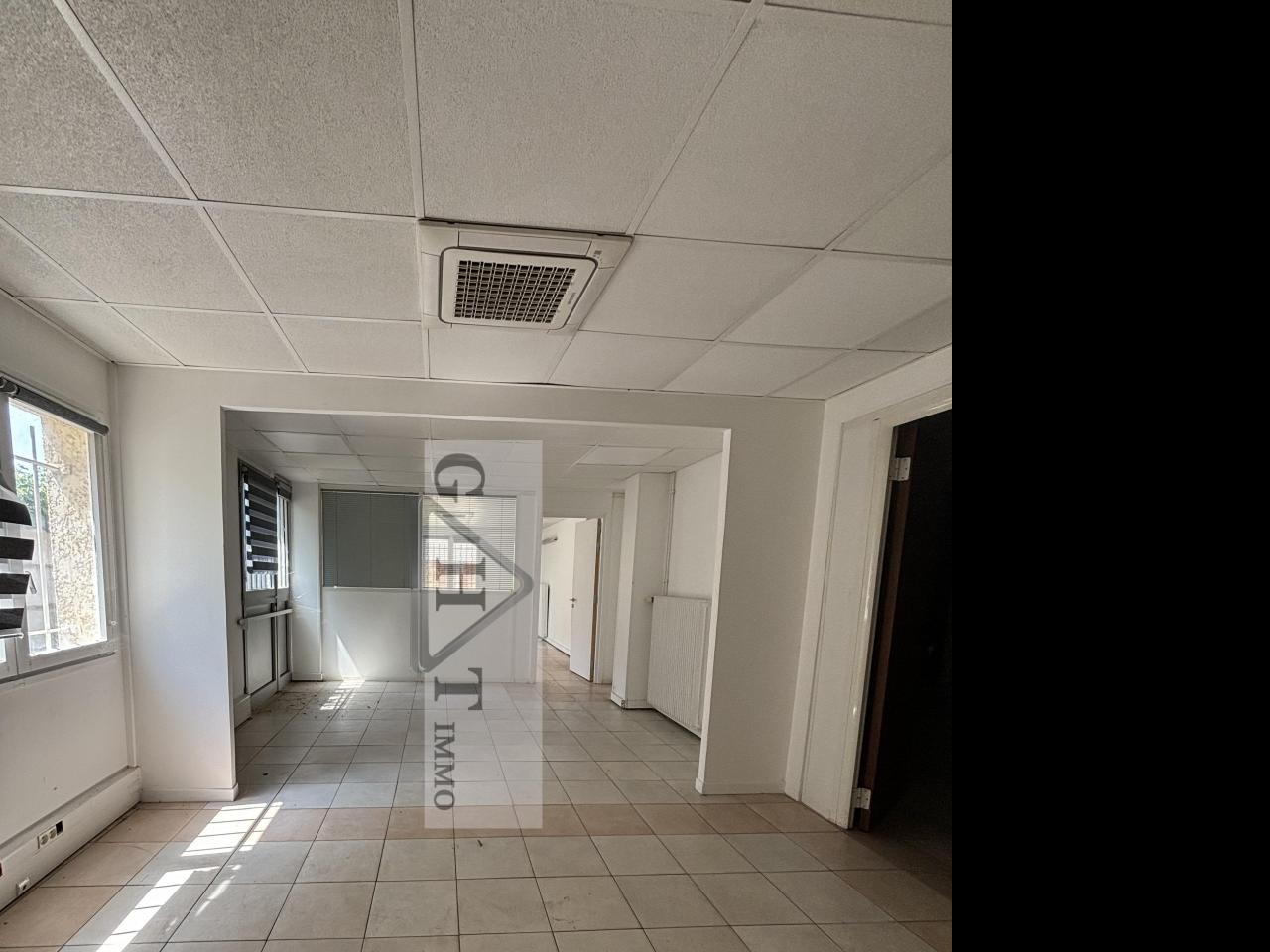 Entrepôt Bureaux