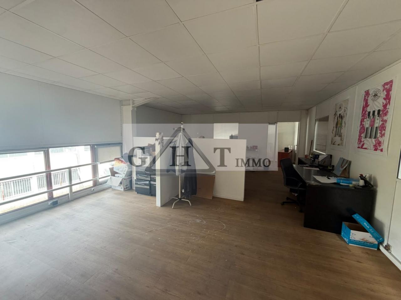 Entrepôt Bureaux