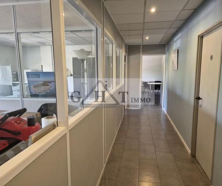 Entrepôt Bureaux