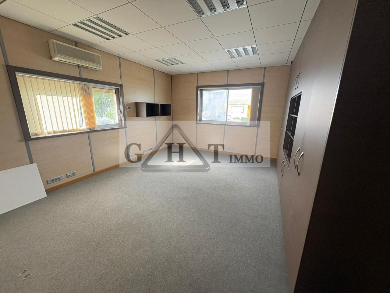 Entrepôt Bureaux