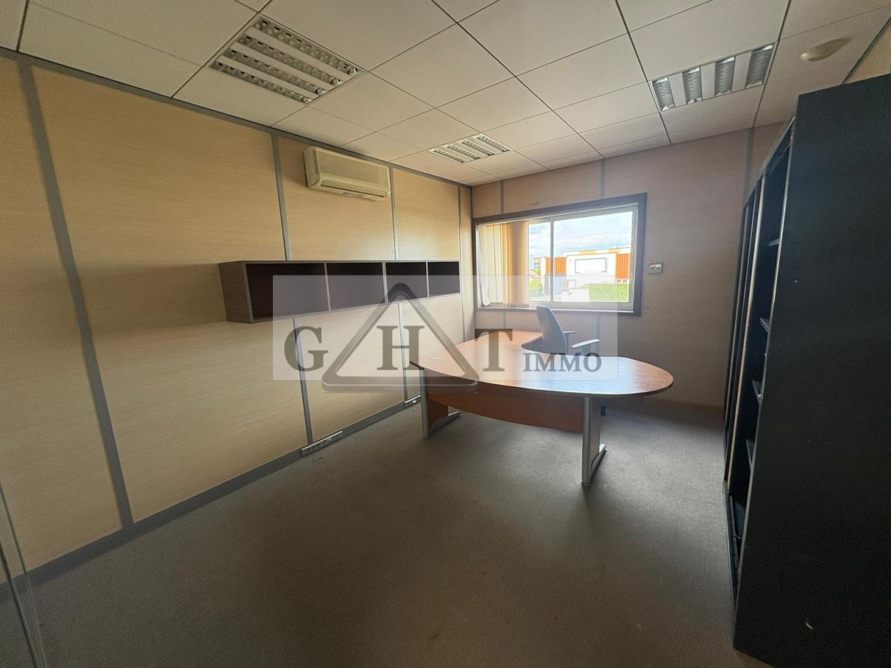 Entrepôt Bureaux