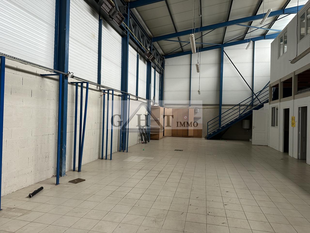 Entrepôt Bureaux